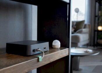 Lokale Smart-Home-Zentrale im Wohnzimmer