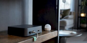 Lokale Smart-Home-Zentrale im Wohnzimmer