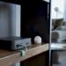 Lokale Smart-Home-Zentrale im Wohnzimmer