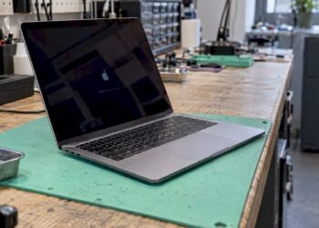 MacBook im macOS-Wiederherstellungsmodus im Wartungszustand